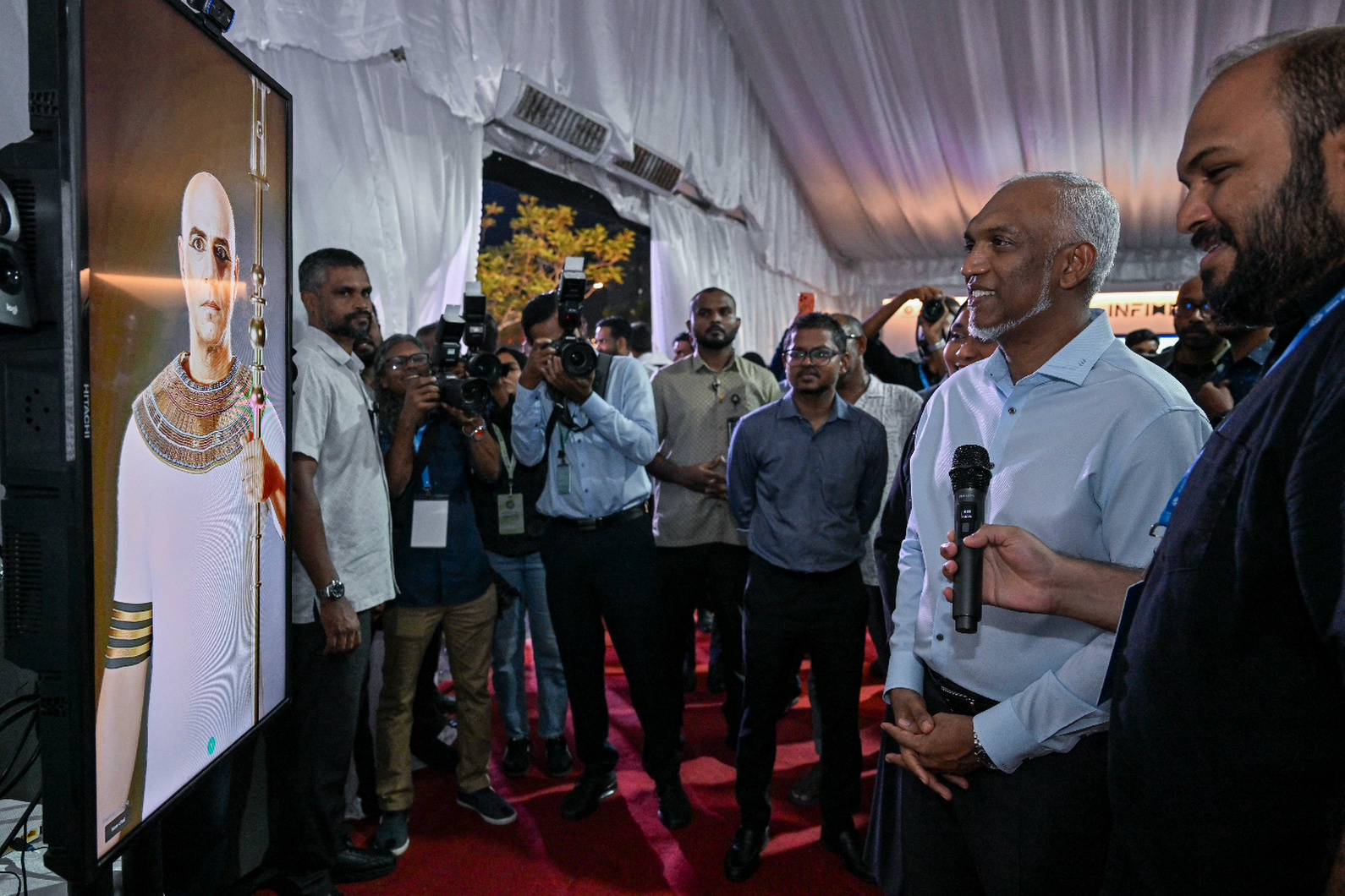 President Dr Mohamed Muizzu and First Lady Visit Javaabu’s DhivehiGPT and Dhivehi Vaahaka Stall at Maldives Expo 2026